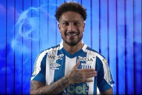 Atacante peruano Paolo Guerrero é novo reforço do Avaí